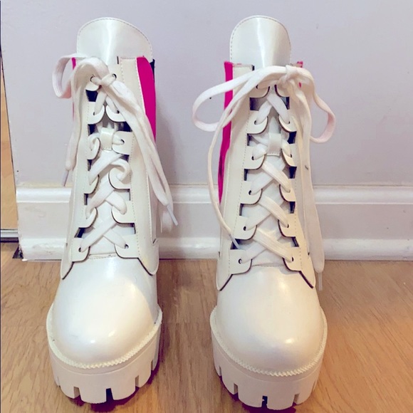 booties - Picture 2 of 3